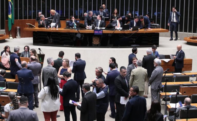 Câmara aprova projeto que inclui economia criativa como beneficiária de fundos regionais; acompanhe