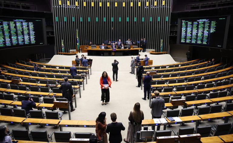 Câmara dos Deputados aprova regime de urgência para quatro propostas