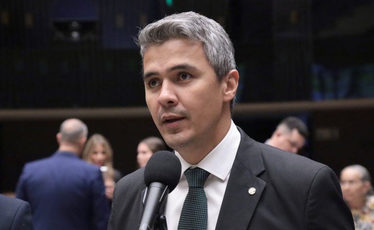 Comissão aprova tempo 50% maior em provas para alunos com TDAH e dislexia