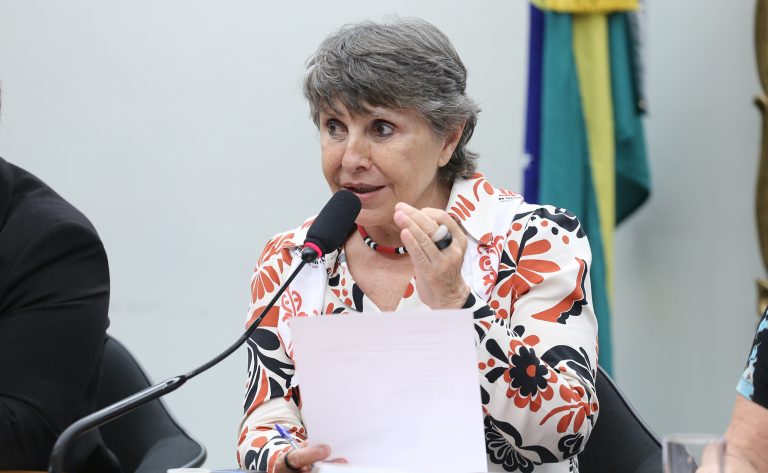 Comissão debate impactos sobre trabalhadores demitidos da Oi e da Serede