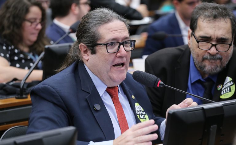 Comissão aprova projeto que assegura criação de grêmios estudantis nas escolas