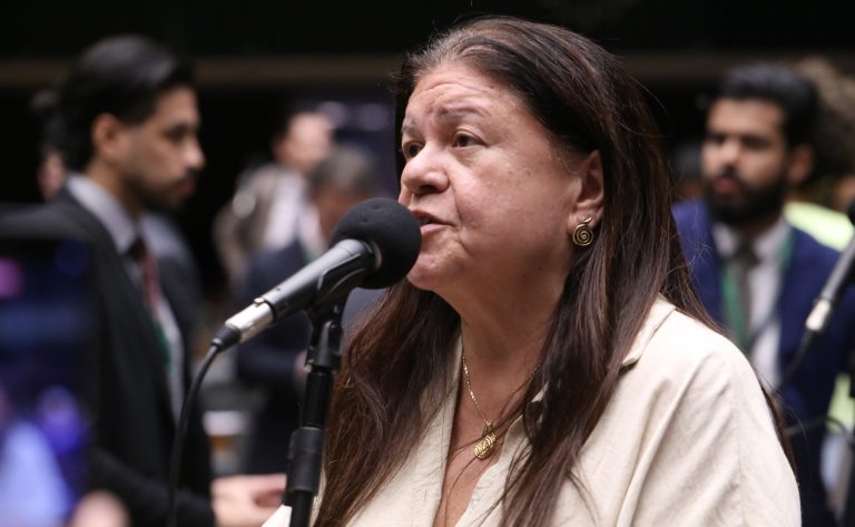 Comissão aprova projeto que reforça proteção a crianças e adolescentes órfãos