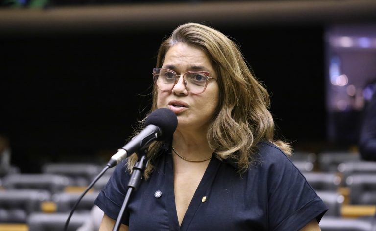 Comissão aprova proposta que veda propaganda com apelo sexual em eventos esportivos