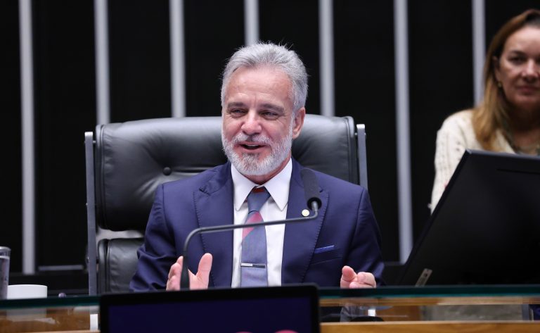 Comissão aprova regras para o uso de óculos inteligentes no trânsito