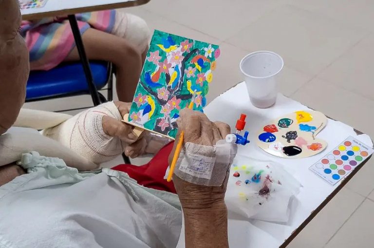 Entra em vigor lei que regulamenta a profissão de arteterapeuta