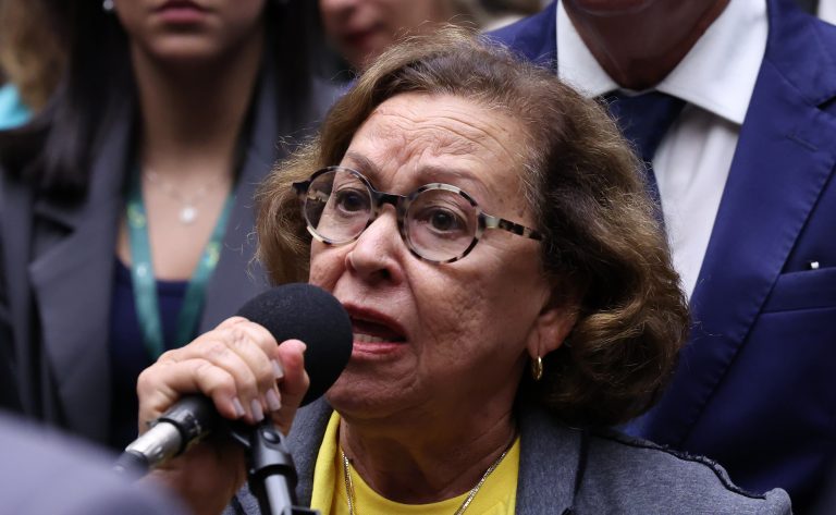 Nova lei cria minuto diário na Voz do Brasil para divulgar canais de proteção às mulheres