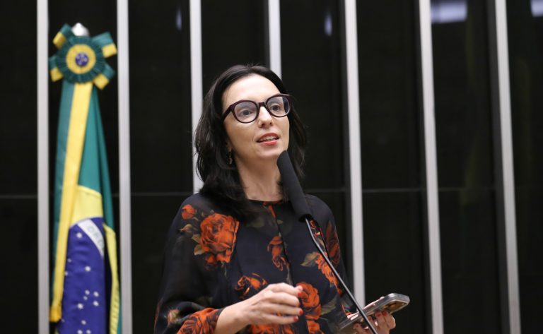 Comissão aprova criação de plataforma de teleatendimento psicológico para comunidades escolares