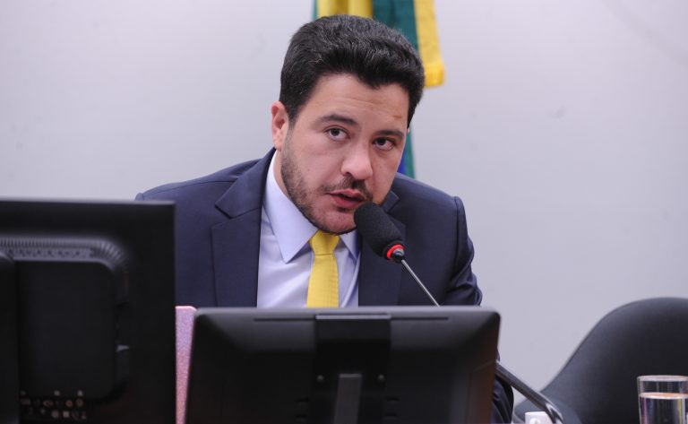 Comissão aprova projeto que amplia mecanismo de ajuste de carbono nas fronteiras