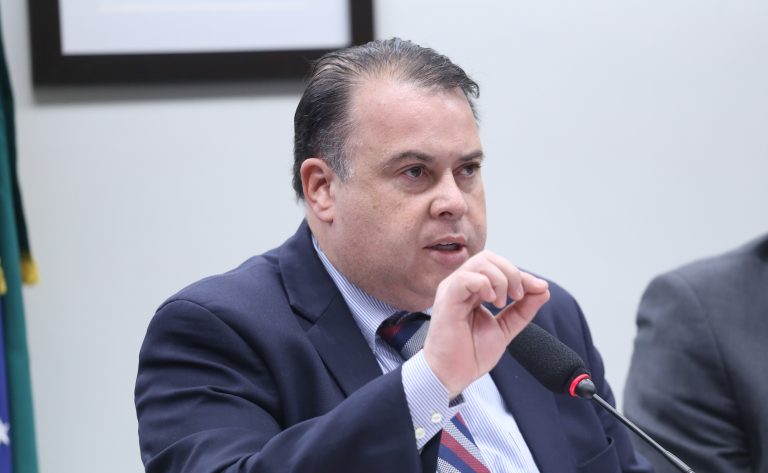 Comissão aprova projeto que cria programa de capacitação digital para pessoas idosas