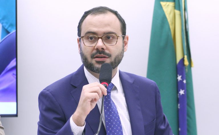 Ministro defende teto de R$ 140 mil para MEI; empresários cobram reajuste do Simples Nacional