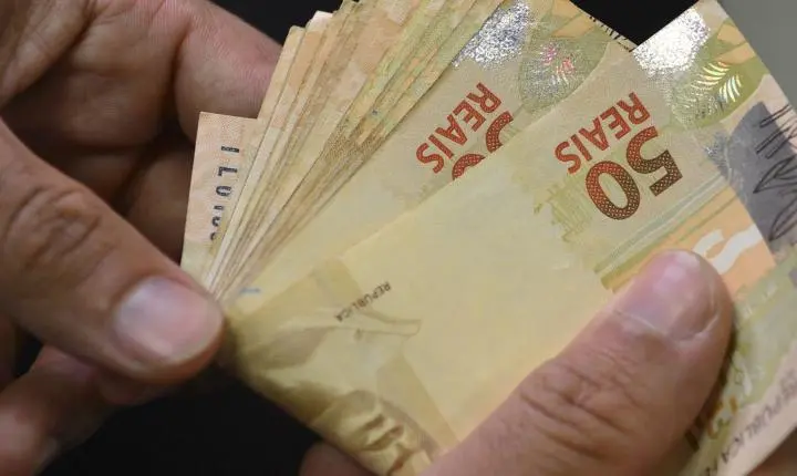Número de superendividados no Brasil cresceu 75% em cinco anos, diz BC
